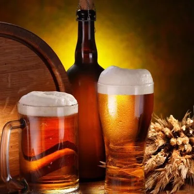 Verres de bière et épis de blé